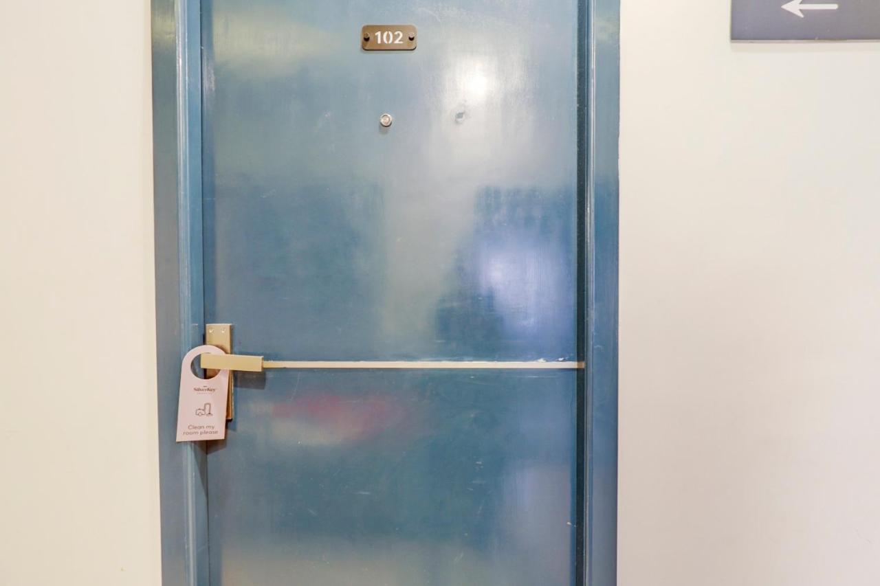 Hotel Super Oyo Silverkey Nanganallur Near Chennai International Airport Extérieur photo